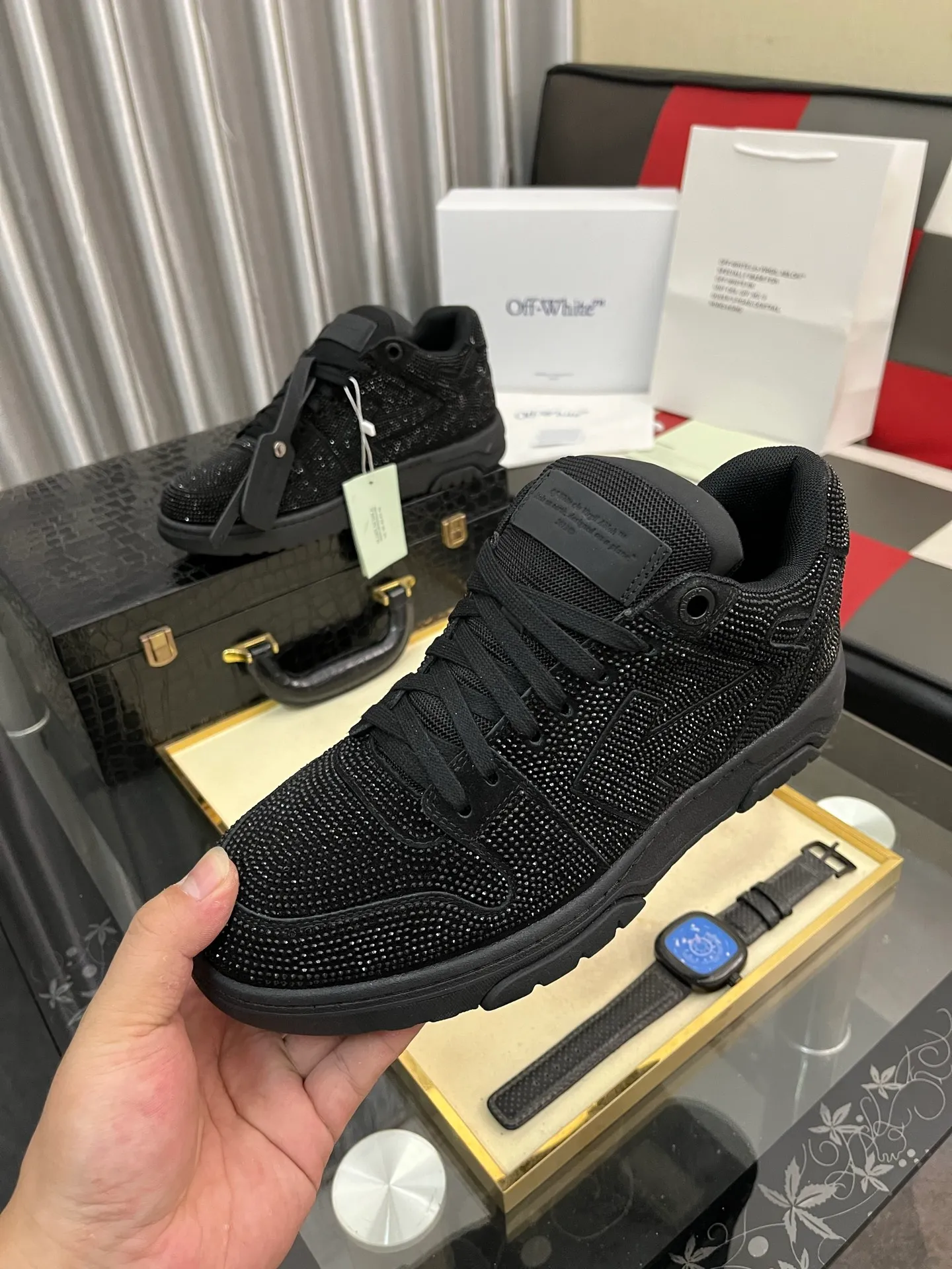 Men's shoes 💰700⌚️⌚️ OFF-White C/O VirGil Abloh fashionable and versatile casual shoes. Exclusive first release of the new model. Made of environmentally friendly cowhide leather and mesh upper material. The insole is embedded with foam cushioning EVA material. The correct midsole is equipped with EVA lightweight cushioning. External tooth nail rubber outsole. The correct accessories are customized simultaneously. Women's model: 35-40 Men's model: 39-45